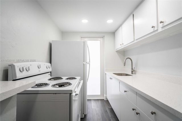 6650 Miller Dr 7, South Miami, FL 33155