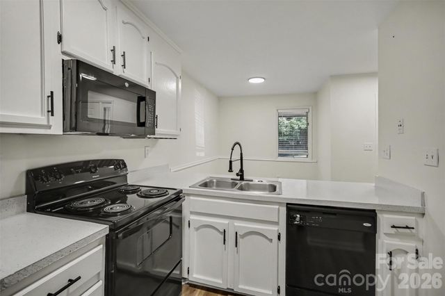 100 Willow Run Drive 33, Gastonia, NC 28056