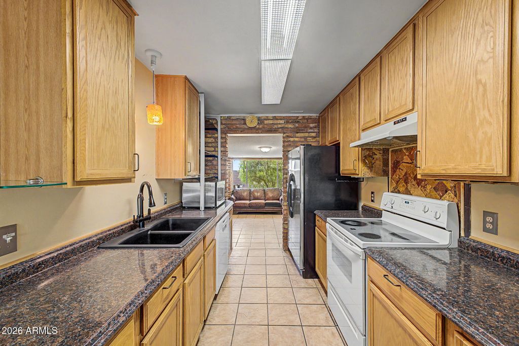 6526 E HOLLY Drive, Mesa, AZ 85215 — photo 4