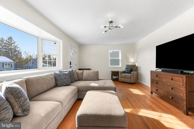 216 SPRING, Lutherville Timonium, MD 21093