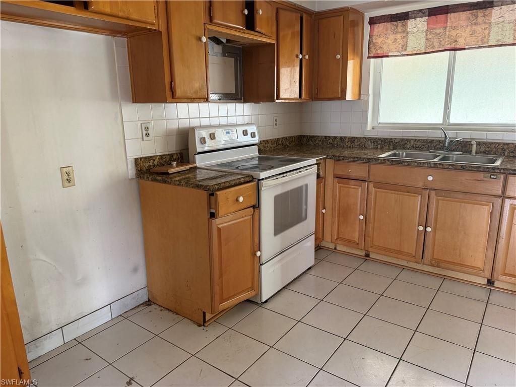4143 Country Club BLVD, CAPE CORAL, FL 33904 — photo 3
