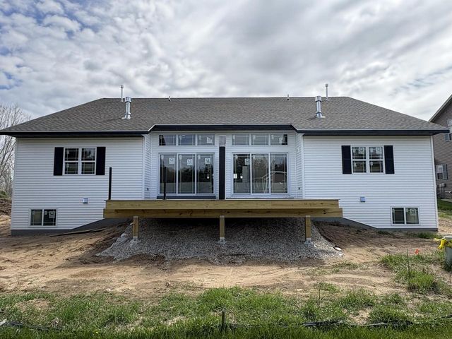 1334 Legion CIRCLE, West Bend, WI 53090