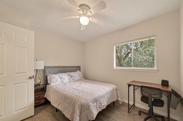 92 S Waxberry Road, Spring, TX 77381