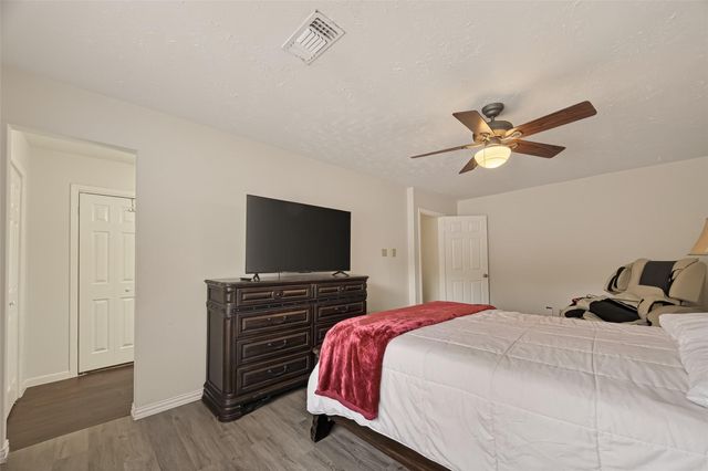 92 S Waxberry Road, Spring, TX 77381