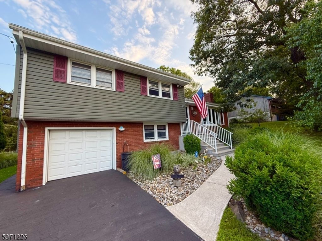 156 Dorothy Dr, North Haledon Boro, NJ 07508