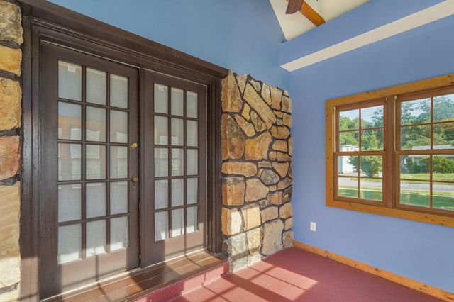 1328 E Bennett Street, Springfield, MO 65804