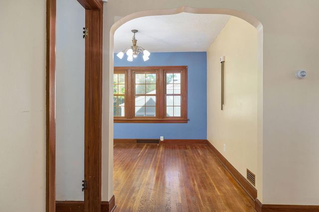 1328 E Bennett Street, Springfield, MO 65804