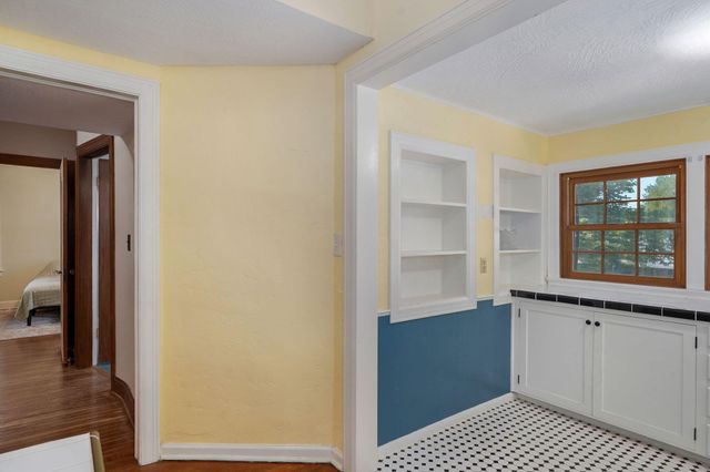 1328 E Bennett Street, Springfield, MO 65804