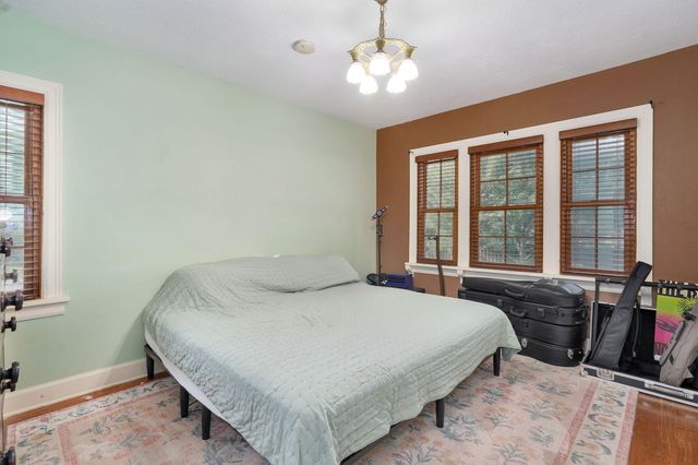 1328 E Bennett Street, Springfield, MO 65804