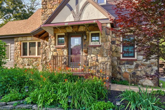 1328 E Bennett Street, Springfield, MO 65804