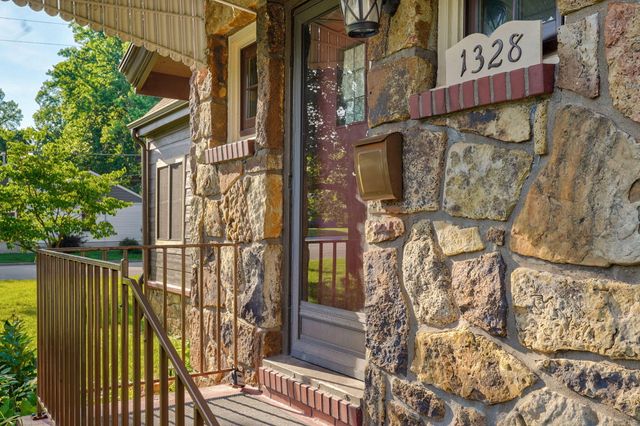 1328 E Bennett Street, Springfield, MO 65804