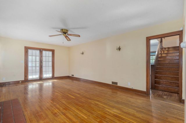 1328 E Bennett Street, Springfield, MO 65804