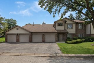 1511 W Pheasant Trail Lane 2, Arlington Heights, IL 60004