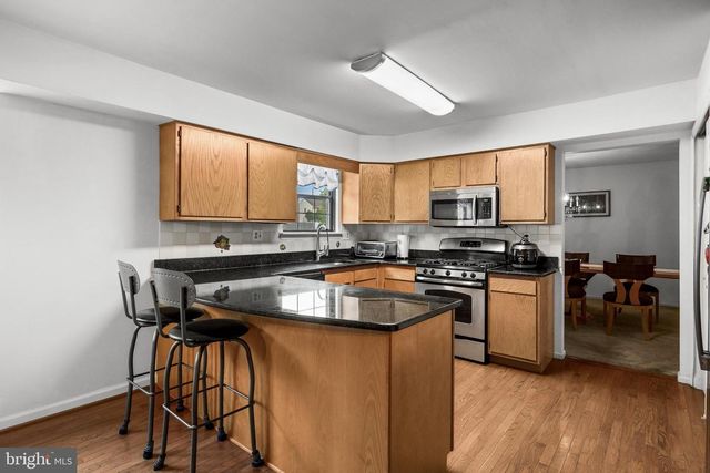 320 LONGSTONE DR, Cherry Hill, NJ 08003