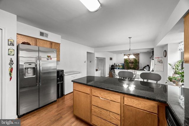 320 LONGSTONE DR, Cherry Hill, NJ 08003