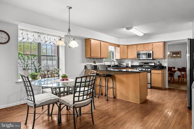 320 LONGSTONE DR, Cherry Hill, NJ 08003