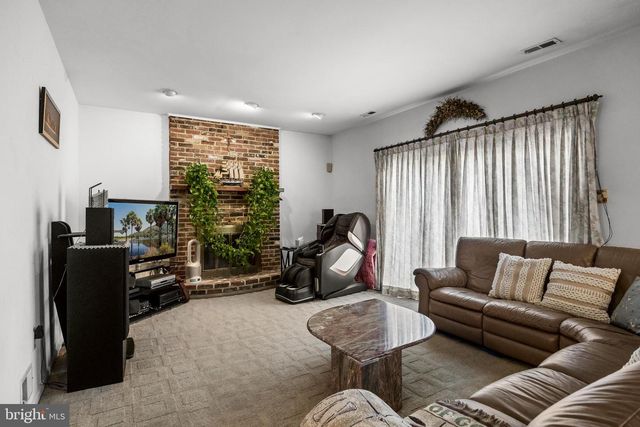 320 LONGSTONE DR, Cherry Hill, NJ 08003
