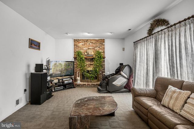 320 LONGSTONE DR, Cherry Hill, NJ 08003