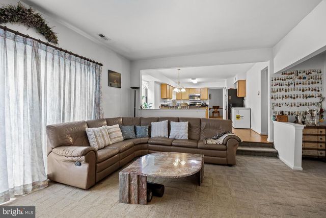 320 LONGSTONE DR, Cherry Hill, NJ 08003