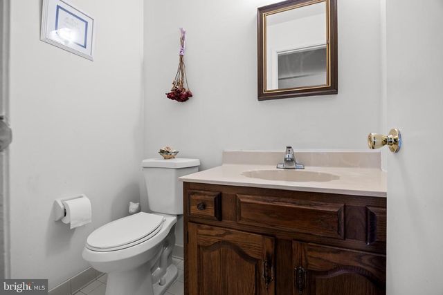 320 LONGSTONE DR, Cherry Hill, NJ 08003