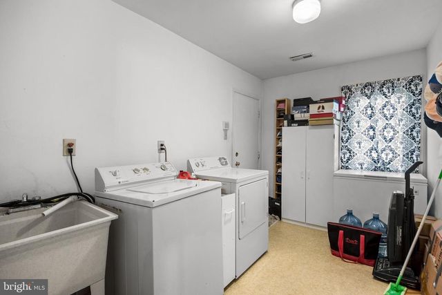 320 LONGSTONE DR, Cherry Hill, NJ 08003