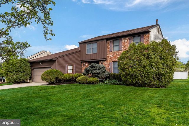 320 LONGSTONE DR, Cherry Hill, NJ 08003
