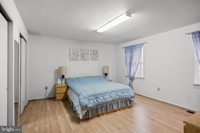 320 LONGSTONE DR, Cherry Hill, NJ 08003