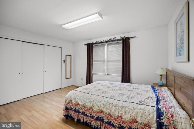 320 LONGSTONE DR, Cherry Hill, NJ 08003