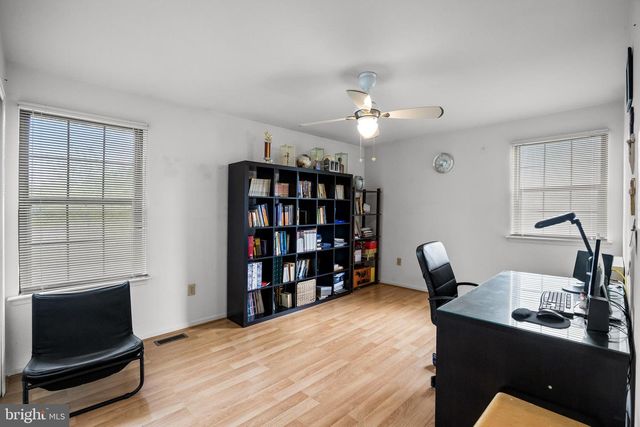 320 LONGSTONE DR, Cherry Hill, NJ 08003