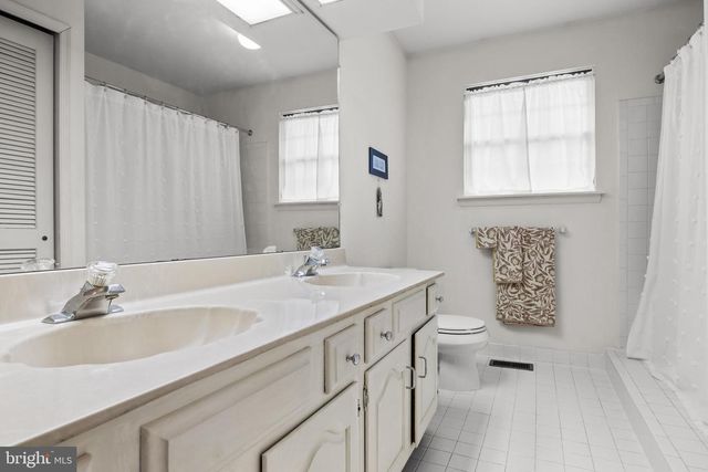 320 LONGSTONE DR, Cherry Hill, NJ 08003