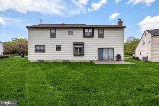 320 LONGSTONE DR, Cherry Hill, NJ 08003