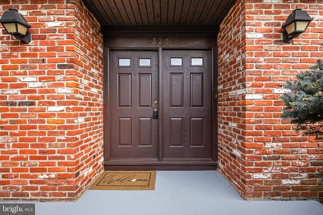 320 LONGSTONE DR, Cherry Hill, NJ 08003