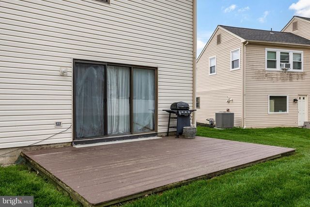320 LONGSTONE DR, Cherry Hill, NJ 08003