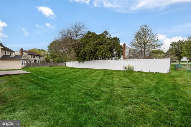 320 LONGSTONE DR, Cherry Hill, NJ 08003