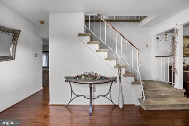 320 LONGSTONE DR, Cherry Hill, NJ 08003