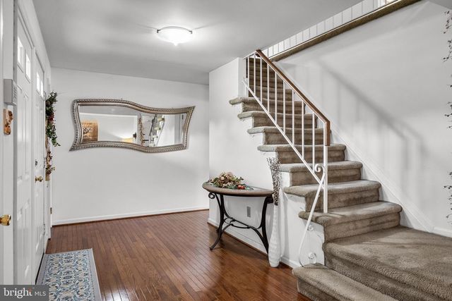 320 LONGSTONE DR, Cherry Hill, NJ 08003