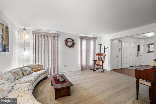 320 LONGSTONE DR, Cherry Hill, NJ 08003