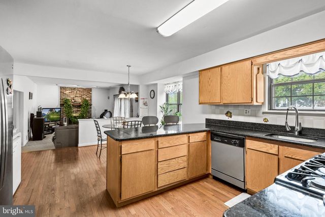 320 LONGSTONE DR, Cherry Hill, NJ 08003