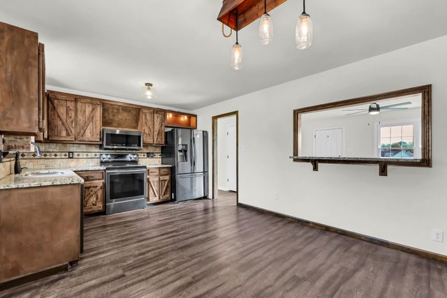 1402 Marla Ct, Clarksville, TN 37042