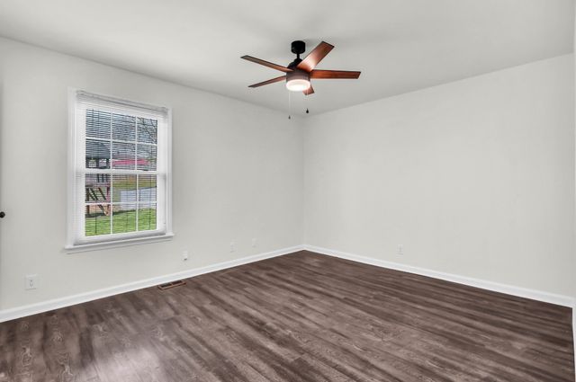 1402 Marla Ct, Clarksville, TN 37042