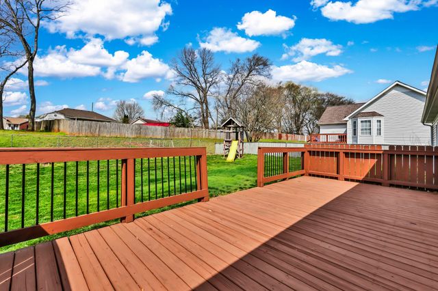 1402 Marla Ct, Clarksville, TN 37042