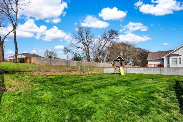 1402 Marla Ct, Clarksville, TN 37042