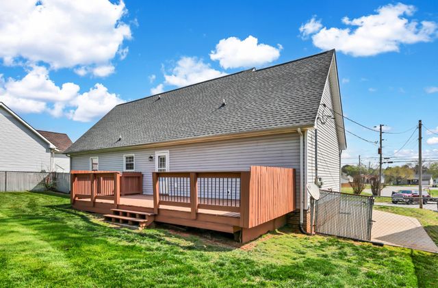 1402 Marla Ct, Clarksville, TN 37042