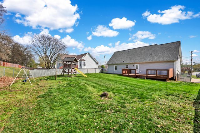 1402 Marla Ct, Clarksville, TN 37042