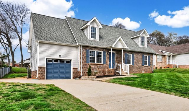 1402 Marla Ct, Clarksville, TN 37042