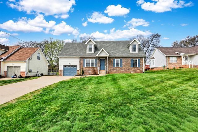 1402 Marla Ct, Clarksville, TN 37042