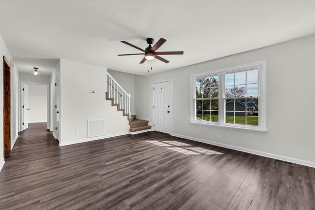 1402 Marla Ct, Clarksville, TN 37042