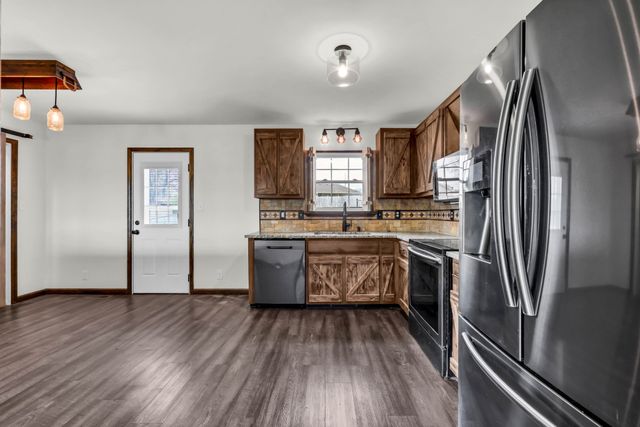 1402 Marla Ct, Clarksville, TN 37042