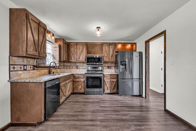 1402 Marla Ct, Clarksville, TN 37042