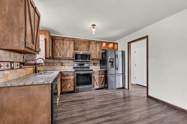 1402 Marla Ct, Clarksville, TN 37042